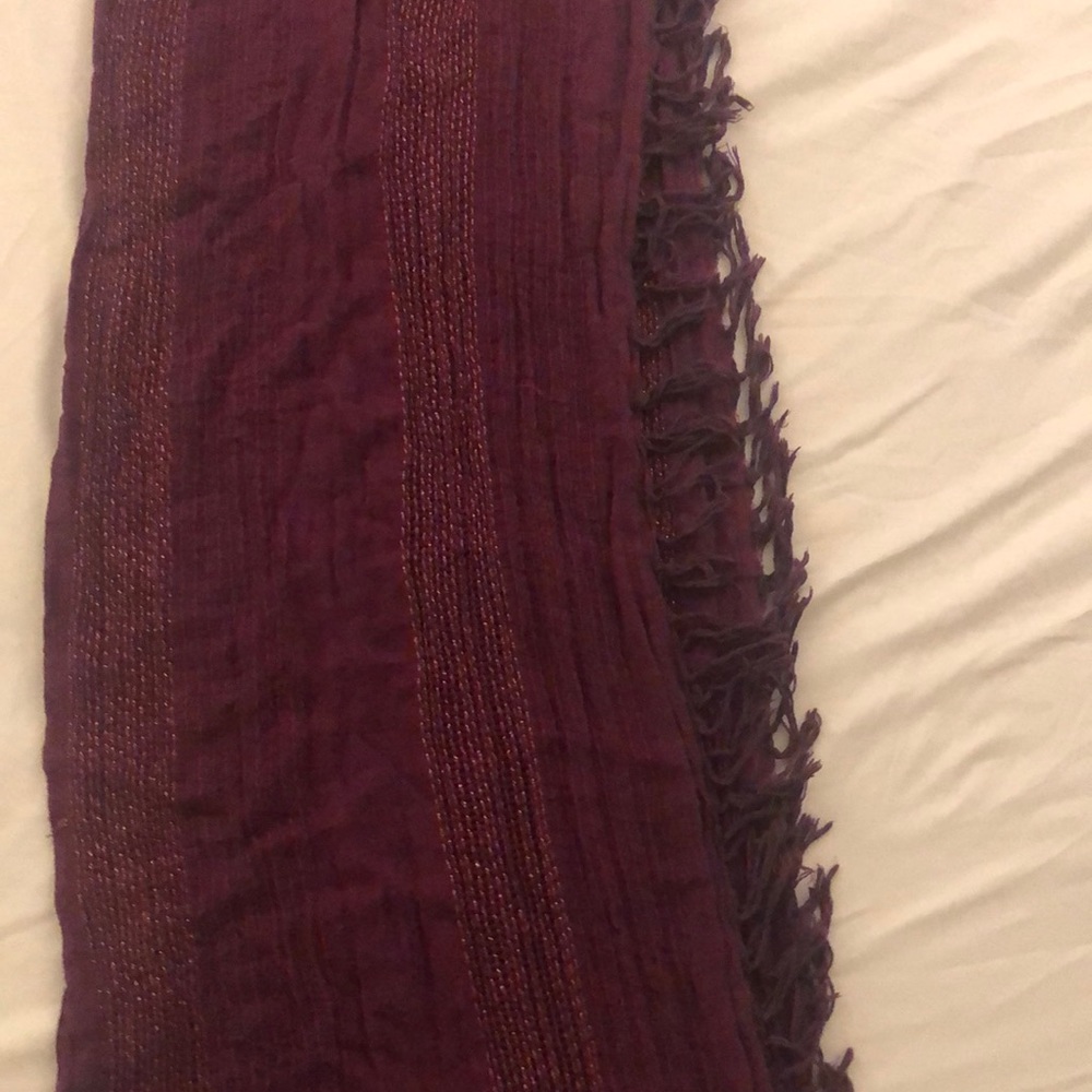 Nice scarf good quality beautiful color